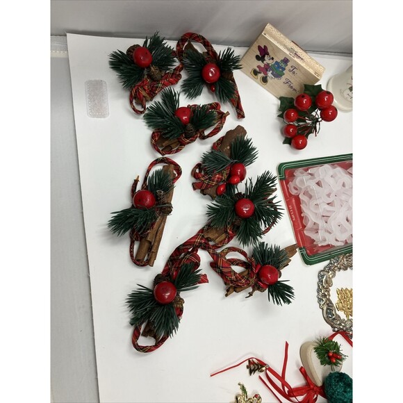 Mixed Lot of Christmas Items Candles Napkin Rings Jewelry Pillow Ornaments Bear - Picture 8 of 16